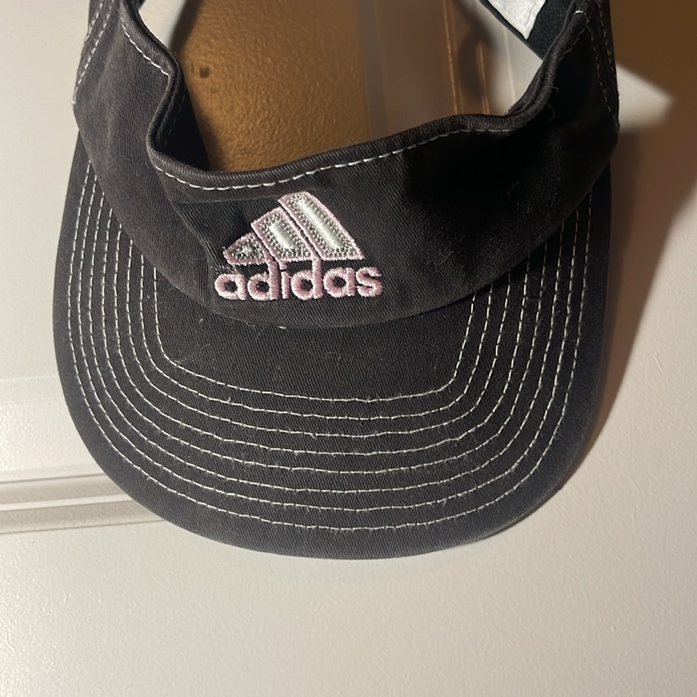 ADIDAS Golfing hat - Picture 2 of 3